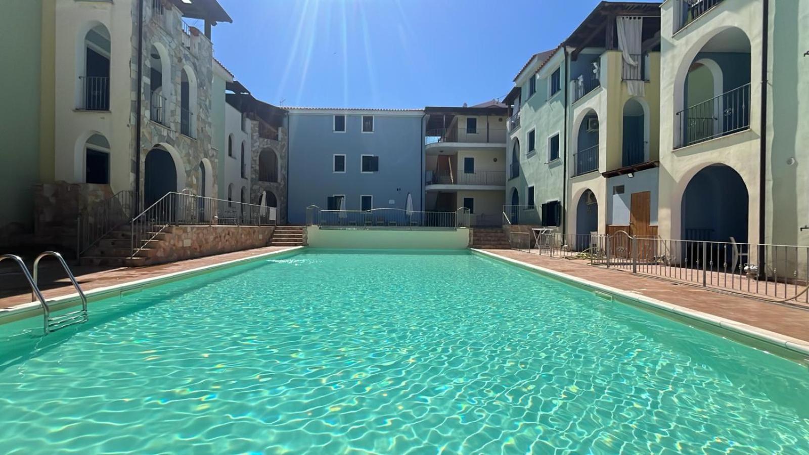 Appartamento Con Piscina Valledoria  Zewnętrze zdjęcie