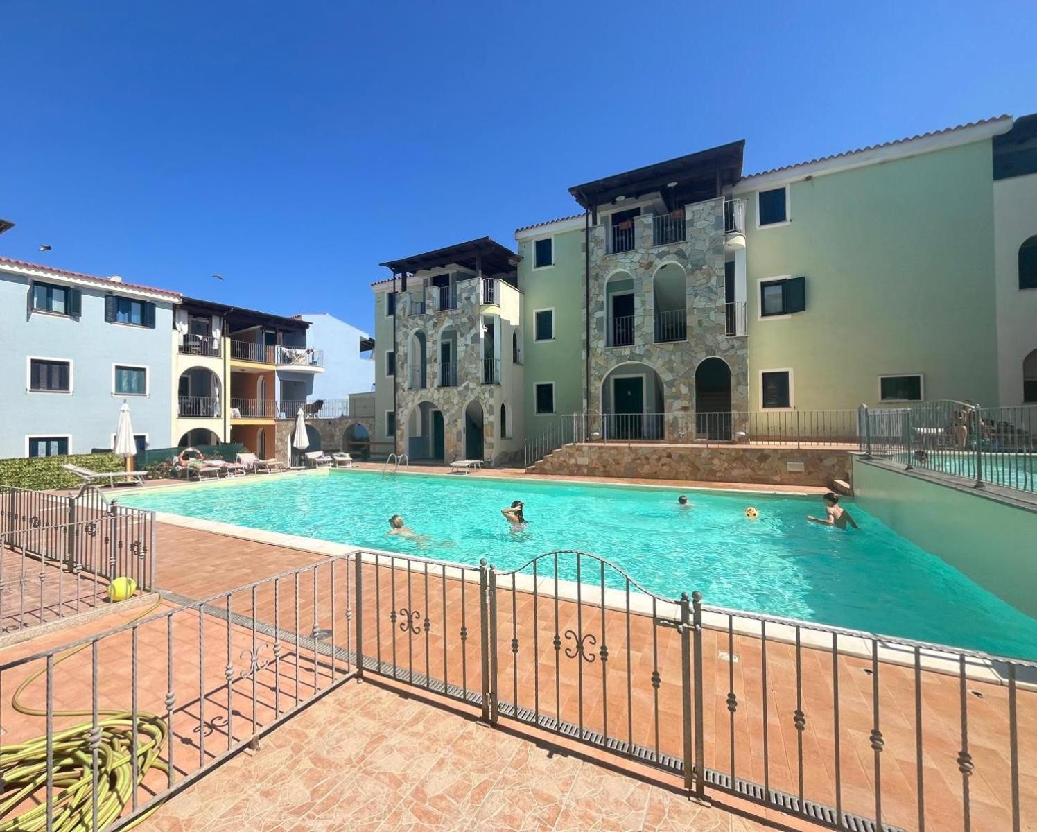 Appartamento Con Piscina Valledoria  Zewnętrze zdjęcie